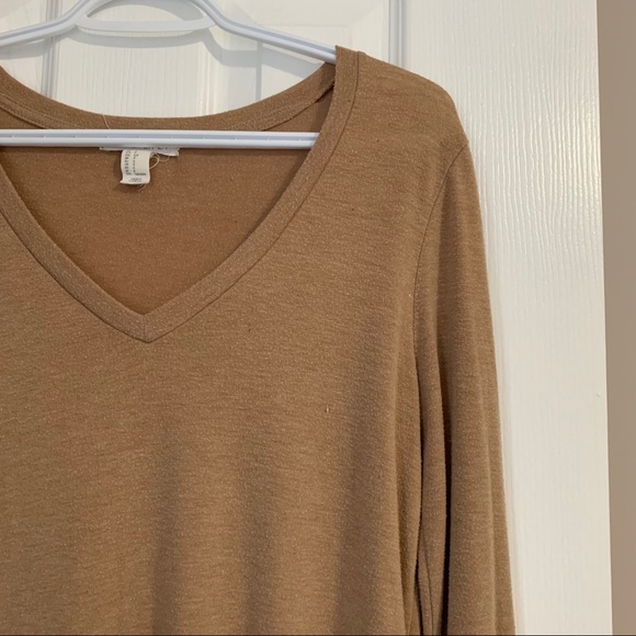 3 for $15 Forever 21 Tan V-Neck Long Sleeve - Picture 4 of 7
